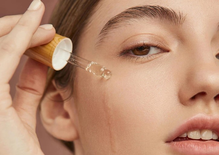 Prilagodba njege aknama sklonoj koži prema tipu kože